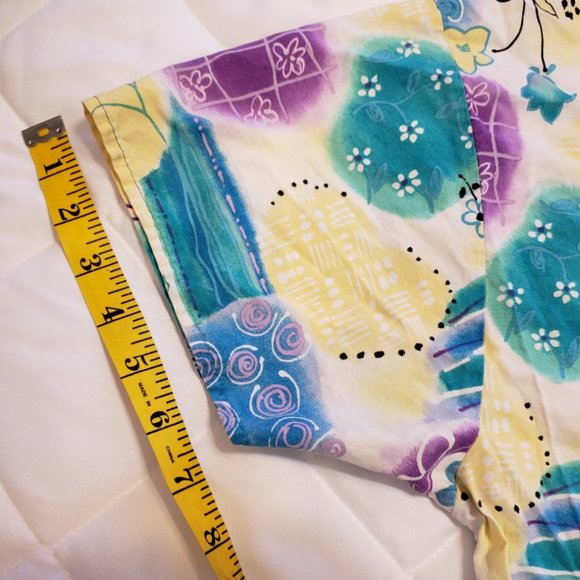 Crest Medium Scrub Top- Floral Pattern - Picture 6 of 8